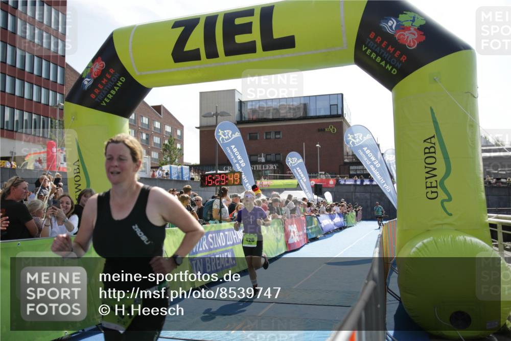 10.08.2025 - GEWOBA Citytriathlon Bremen H.Heesch http://msf.ph/oto/8539747 10.08.2025 15:29:48 Ziel 208, 273, 426, 491 meine-sportfotos.de