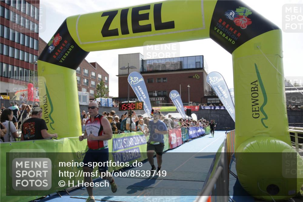 10.08.2025 - GEWOBA Citytriathlon Bremen H.Heesch http://msf.ph/oto/8539749 10.08.2025 15:30:18 Ziel 80, 249, 278, 405 meine-sportfotos.de