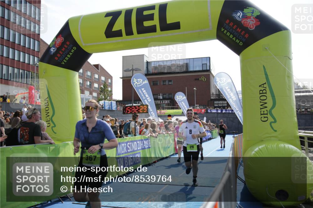10.08.2025 - GEWOBA Citytriathlon Bremen H.Heesch http://msf.ph/oto/8539764 10.08.2025 15:32:28 Ziel 28, 367, 469 meine-sportfotos.de
