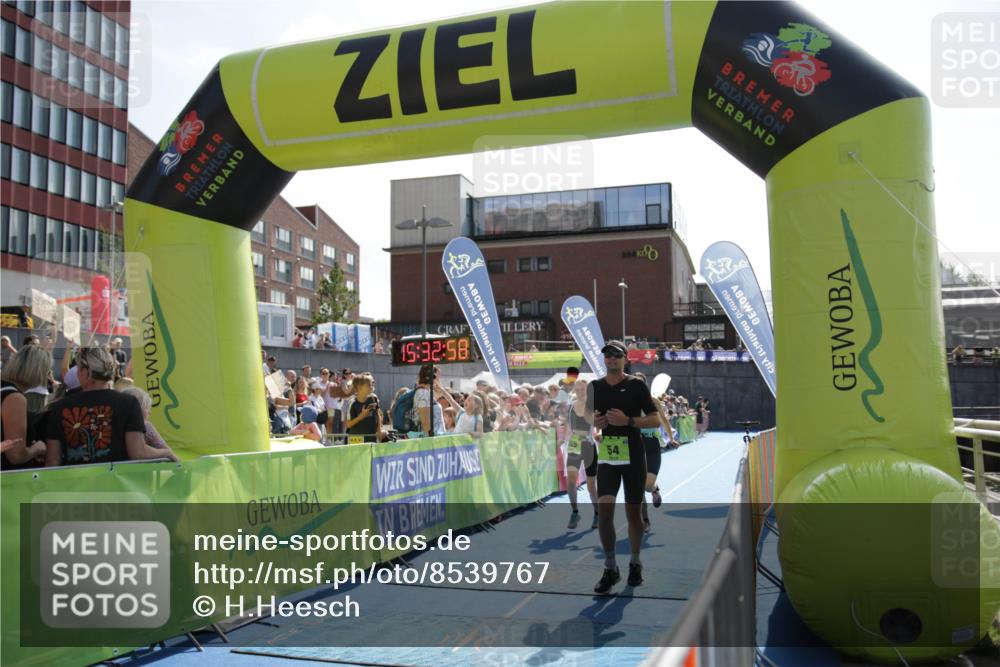 10.08.2025 - GEWOBA Citytriathlon Bremen H.Heesch http://msf.ph/oto/8539767 10.08.2025 15:32:58 Ziel 16, 54, 385 meine-sportfotos.de
