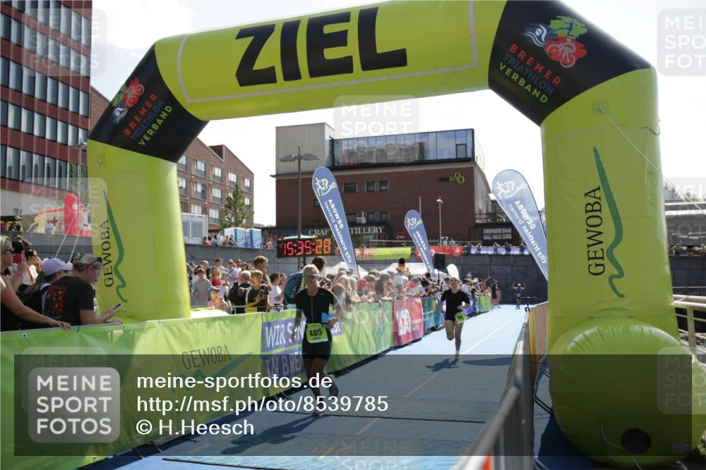 10.08.2025 - GEWOBA Citytriathlon Bremen H.Heesch http://msf.ph/oto/8539785 10.08.2025 15:35:28 Ziel 416, 485 meine-sportfotos.de