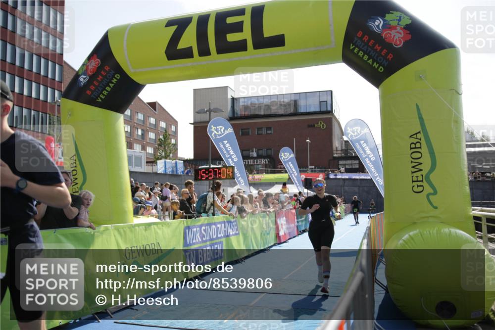 10.08.2025 - GEWOBA Citytriathlon Bremen H.Heesch http://msf.ph/oto/8539806 10.08.2025 15:37:03 Ziel 9, 212, 220, 359 meine-sportfotos.de