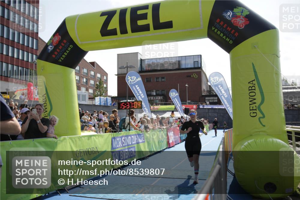 10.08.2025 - GEWOBA Citytriathlon Bremen H.Heesch http://msf.ph/oto/8539807 10.08.2025 15:37:04 Ziel 9, 212, 220, 359 meine-sportfotos.de
