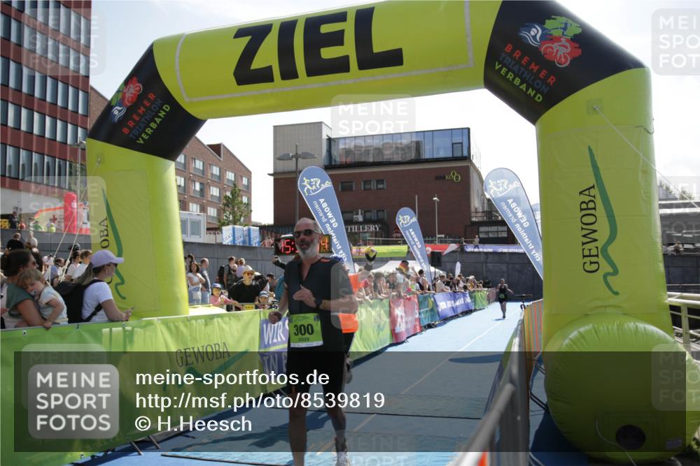 10.08.2025 - GEWOBA Citytriathlon Bremen H.Heesch http://msf.ph/oto/8539819 10.08.2025 15:38:53 Ziel 120, 275 meine-sportfotos.de