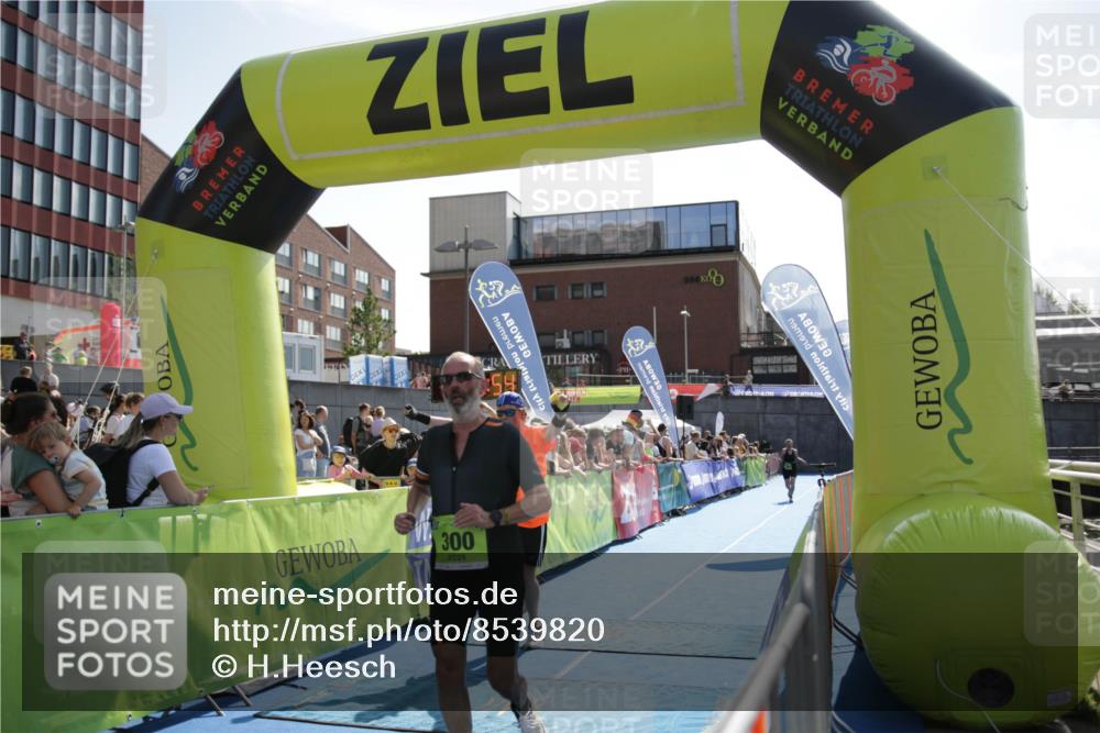 10.08.2025 - GEWOBA Citytriathlon Bremen H.Heesch http://msf.ph/oto/8539820 10.08.2025 15:38:53 Ziel 120, 275 meine-sportfotos.de