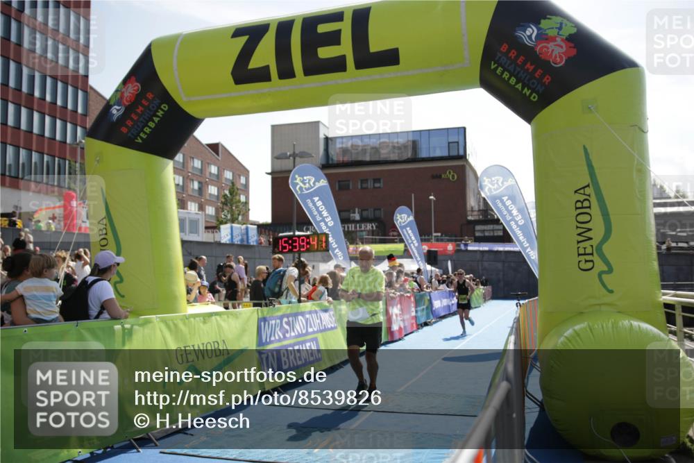 10.08.2025 - GEWOBA Citytriathlon Bremen H.Heesch http://msf.ph/oto/8539826 10.08.2025 15:39:40 Ziel 194, 305, 501 meine-sportfotos.de