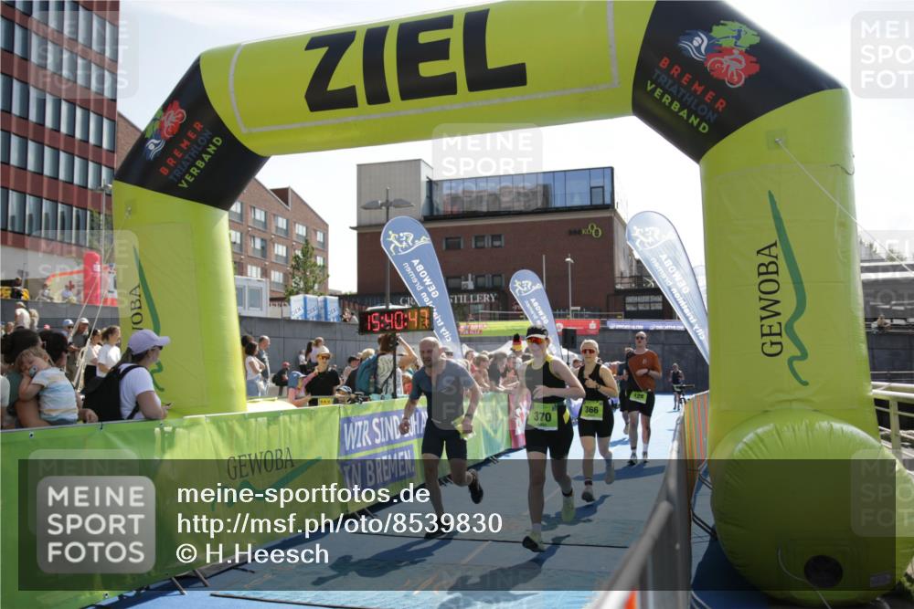 10.08.2025 - GEWOBA Citytriathlon Bremen H.Heesch http://msf.ph/oto/8539830 10.08.2025 15:40:46 Ziel 153, 316, 509 meine-sportfotos.de