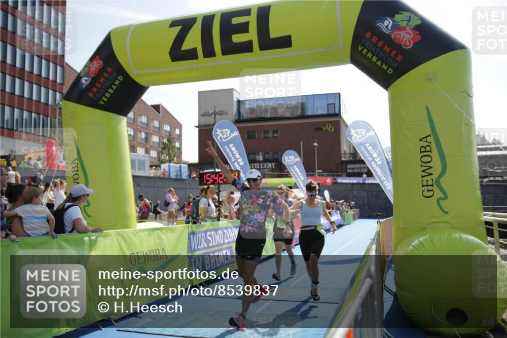 10.08.2025 - GEWOBA Citytriathlon Bremen H.Heesch http://msf.ph/oto/8539837 10.08.2025 15:42:44 Ziel 181, 433, 518 meine-sportfotos.de