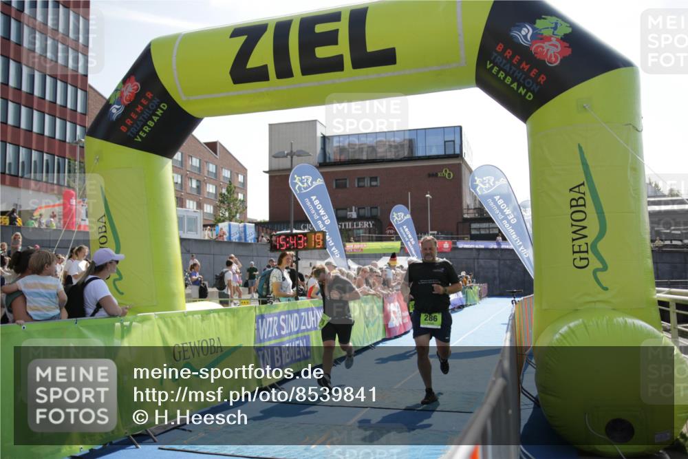 10.08.2025 - GEWOBA Citytriathlon Bremen H.Heesch http://msf.ph/oto/8539841 10.08.2025 15:43:18 Ziel 179, 286, 291 meine-sportfotos.de
