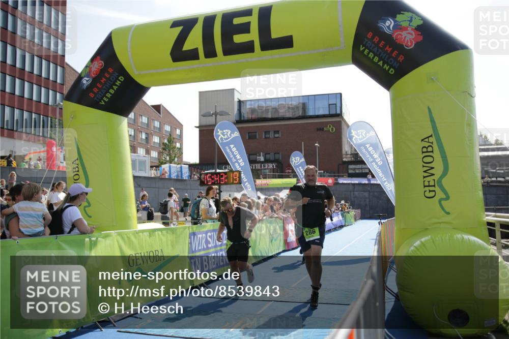 10.08.2025 - GEWOBA Citytriathlon Bremen H.Heesch http://msf.ph/oto/8539843 10.08.2025 15:43:18 Ziel 179, 286, 291 meine-sportfotos.de