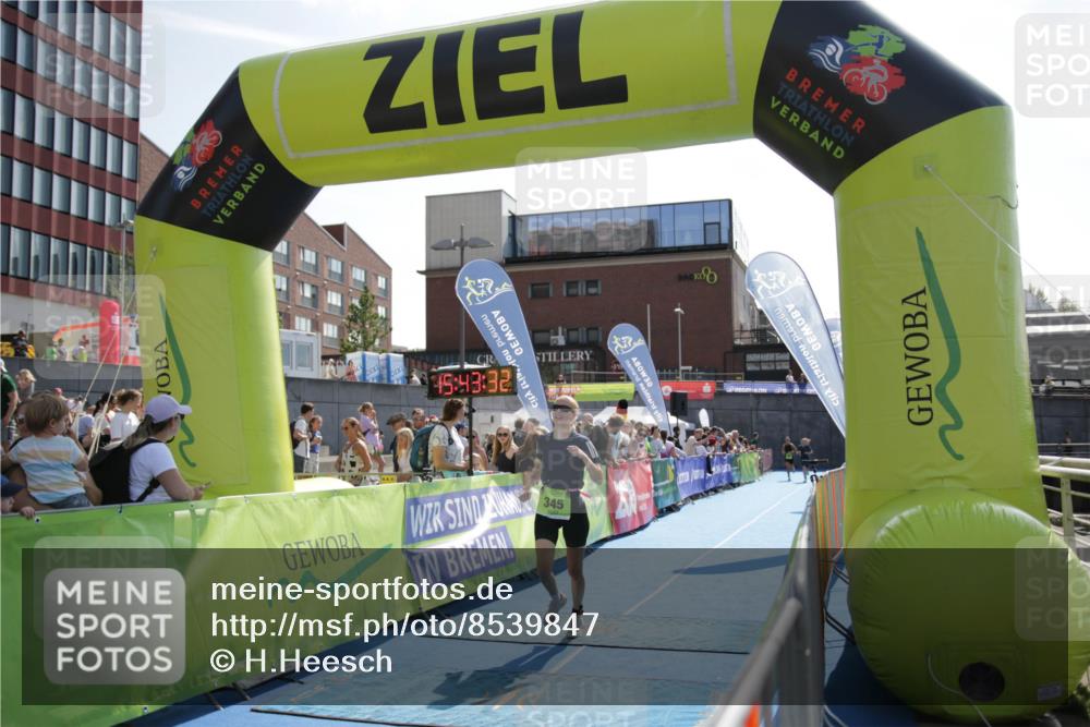10.08.2025 - GEWOBA Citytriathlon Bremen H.Heesch http://msf.ph/oto/8539847 10.08.2025 15:43:32 Ziel 322 meine-sportfotos.de