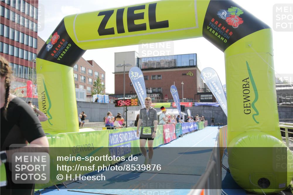10.08.2025 - GEWOBA Citytriathlon Bremen H.Heesch http://msf.ph/oto/8539876 10.08.2025 15:48:35 Ziel 355 meine-sportfotos.de