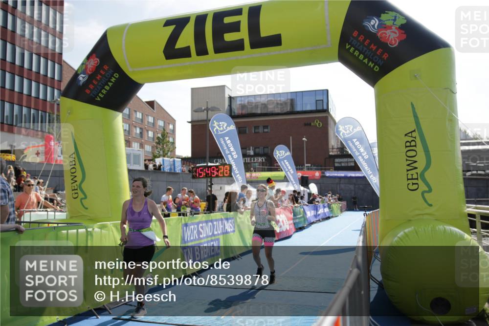 10.08.2025 - GEWOBA Citytriathlon Bremen H.Heesch http://msf.ph/oto/8539878 10.08.2025 15:49:26 Ziel 6, 364, 476, 477 meine-sportfotos.de