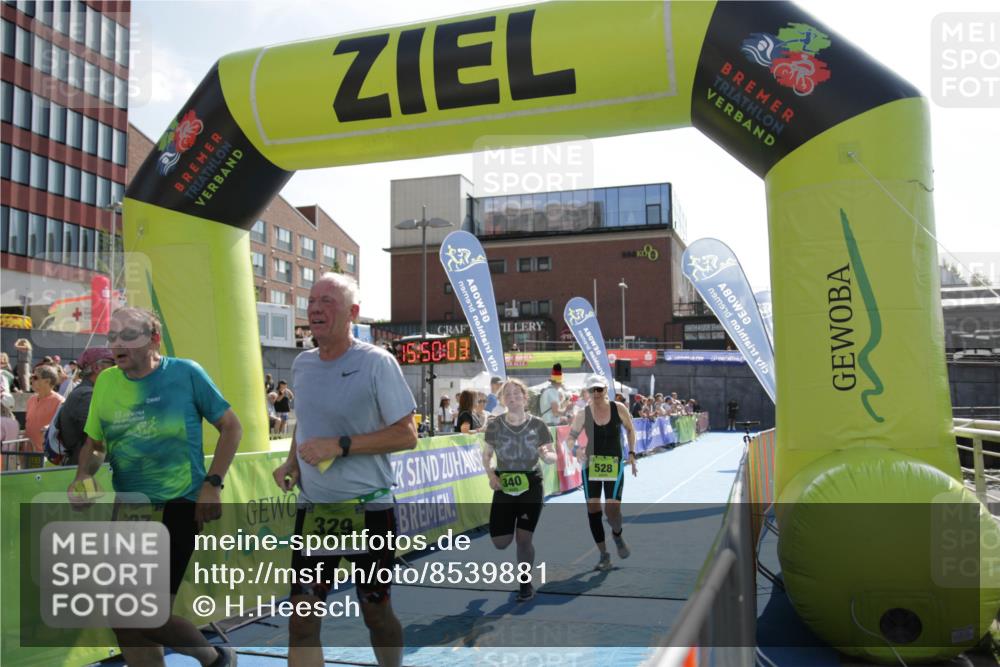 10.08.2025 - GEWOBA Citytriathlon Bremen H.Heesch http://msf.ph/oto/8539881 10.08.2025 15:50:02 Ziel 327, 329, 340, 528 meine-sportfotos.de