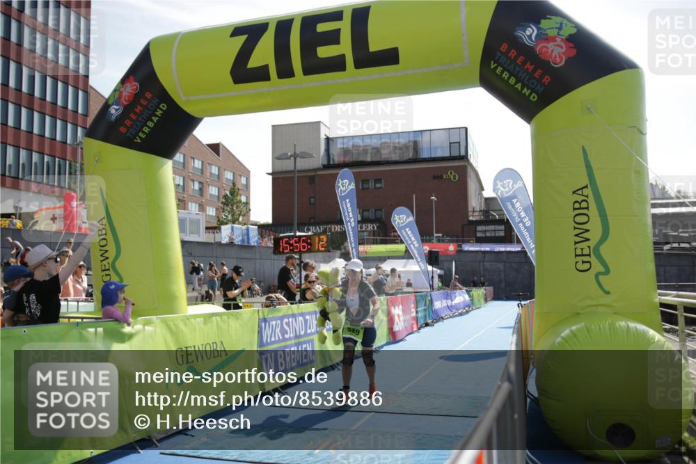 10.08.2025 - GEWOBA Citytriathlon Bremen H.Heesch http://msf.ph/oto/8539886 10.08.2025 15:56:11 Ziel 413 meine-sportfotos.de
