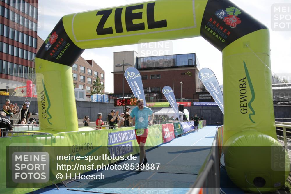 10.08.2025 - GEWOBA Citytriathlon Bremen H.Heesch http://msf.ph/oto/8539887 10.08.2025 16:01:21 Ziel  meine-sportfotos.de