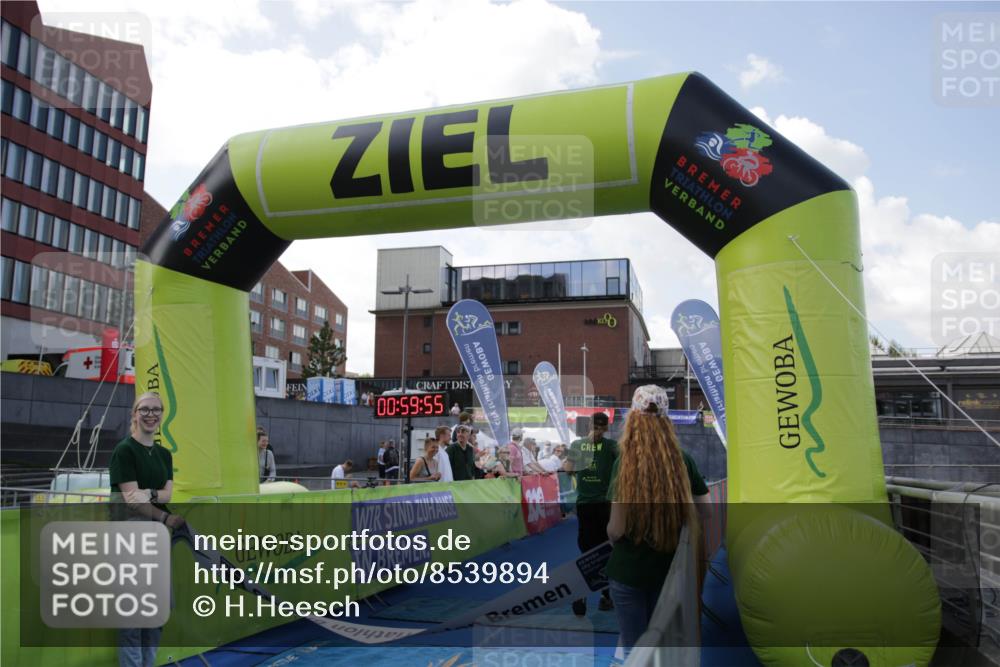 10.08.2025 - GEWOBA Citytriathlon Bremen H.Heesch http://msf.ph/oto/8539894 10.08.2025 11:03:32 Ziel  meine-sportfotos.de