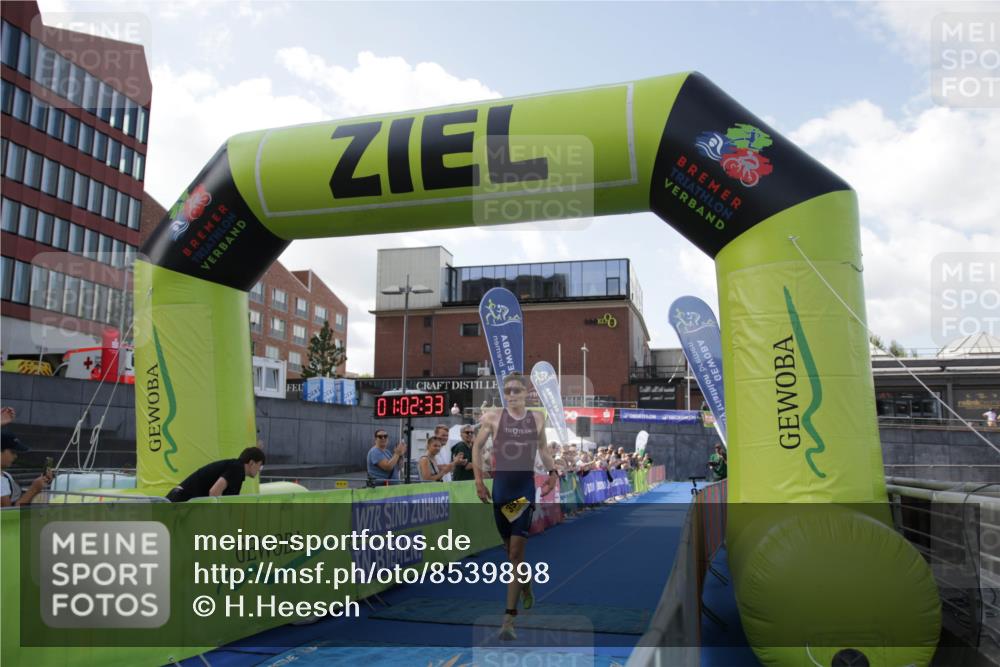 10.08.2025 - GEWOBA Citytriathlon Bremen H.Heesch http://msf.ph/oto/8539898 10.08.2025 11:06:10 Ziel 391 meine-sportfotos.de