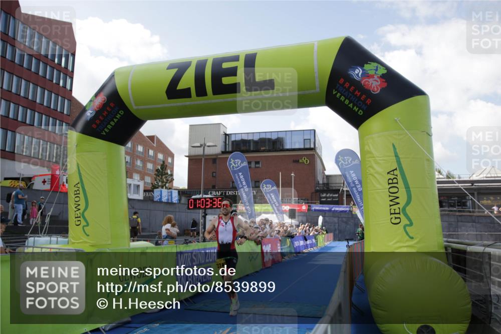 10.08.2025 - GEWOBA Citytriathlon Bremen H.Heesch http://msf.ph/oto/8539899 10.08.2025 11:07:13 Ziel 374 meine-sportfotos.de