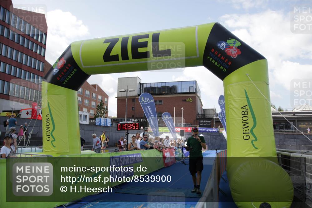 10.08.2025 - GEWOBA Citytriathlon Bremen H.Heesch http://msf.ph/oto/8539900 10.08.2025 11:07:30 Ziel  meine-sportfotos.de