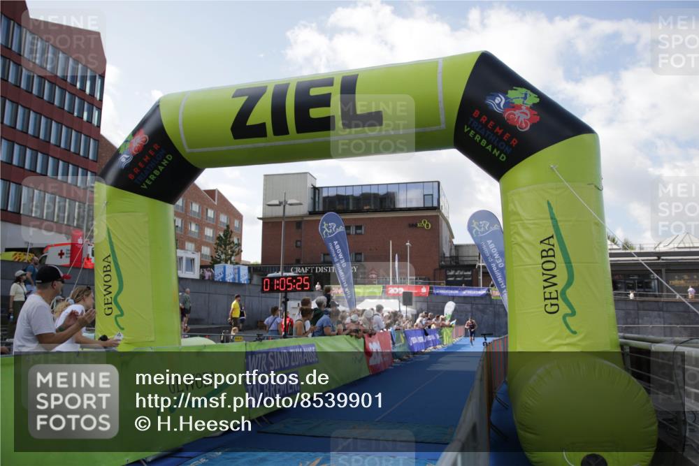 10.08.2025 - GEWOBA Citytriathlon Bremen H.Heesch http://msf.ph/oto/8539901 10.08.2025 11:09:02 Ziel  meine-sportfotos.de