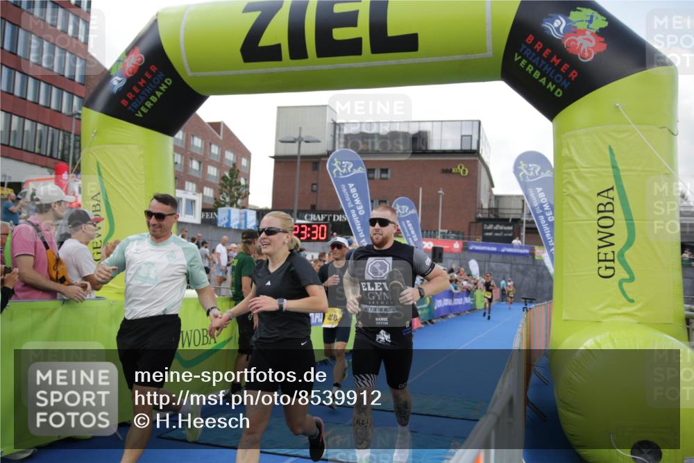 10.08.2025 - GEWOBA Citytriathlon Bremen H.Heesch http://msf.ph/oto/8539912 10.08.2025 11:27:06 Ziel 71, 239, 426, 428, 473 meine-sportfotos.de