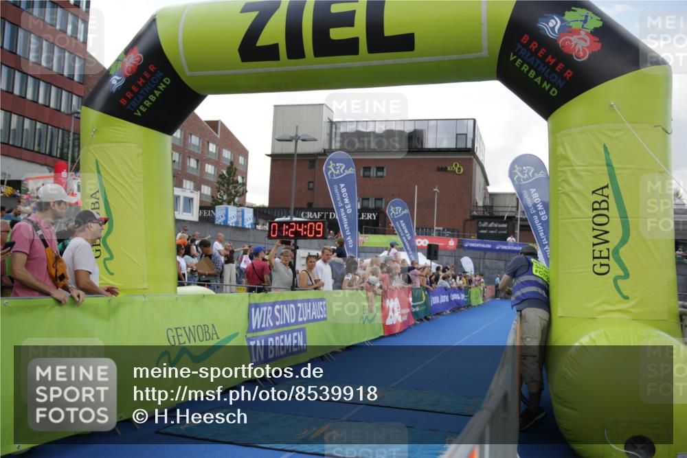 10.08.2025 - GEWOBA Citytriathlon Bremen H.Heesch http://msf.ph/oto/8539918 10.08.2025 11:27:45 Ziel 430 meine-sportfotos.de