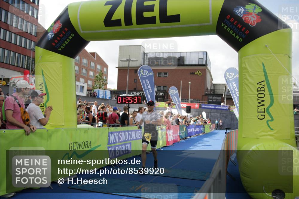 10.08.2025 - GEWOBA Citytriathlon Bremen H.Heesch http://msf.ph/oto/8539920 10.08.2025 11:29:14 Ziel 67, 419 meine-sportfotos.de