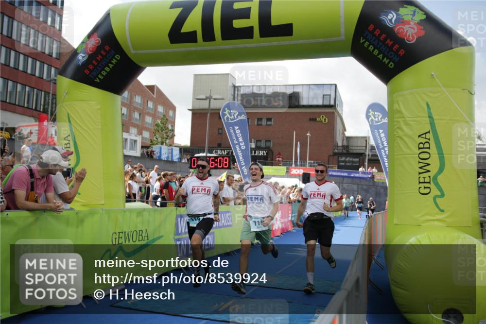 10.08.2025 - GEWOBA Citytriathlon Bremen H.Heesch http://msf.ph/oto/8539924 10.08.2025 11:29:45 Ziel 119, 380, 405 meine-sportfotos.de