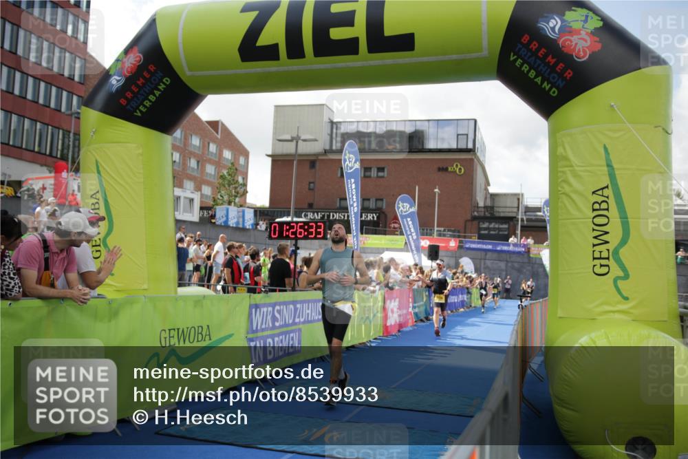 10.08.2025 - GEWOBA Citytriathlon Bremen H.Heesch http://msf.ph/oto/8539933 10.08.2025 11:30:10 Ziel 393 meine-sportfotos.de