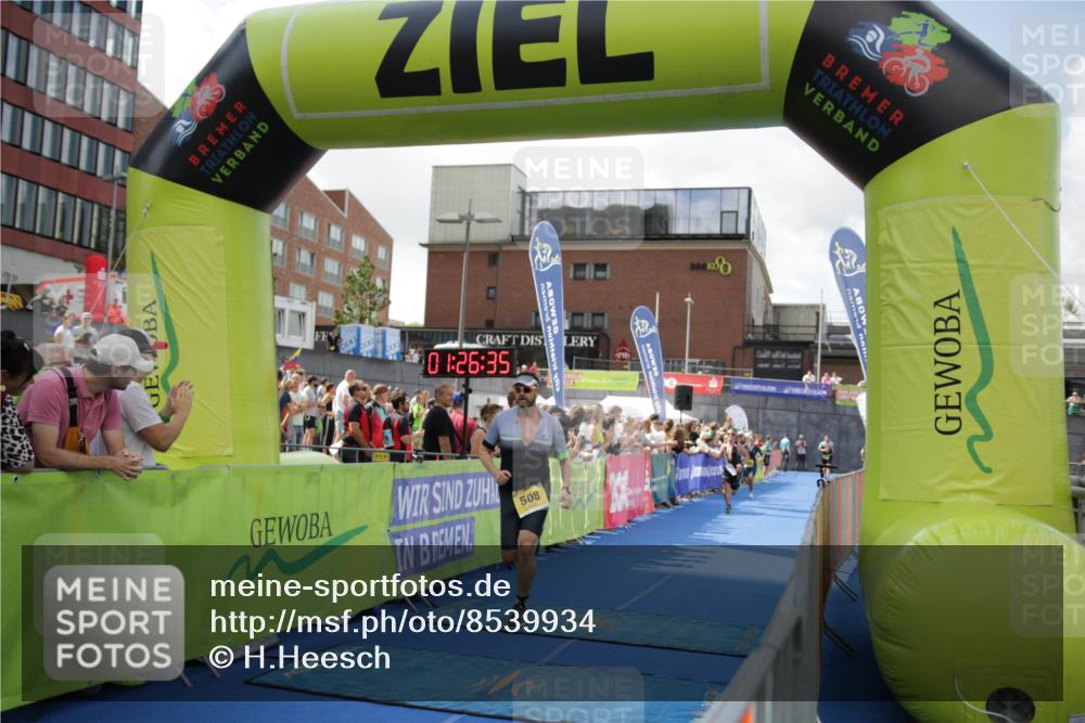 10.08.2025 - GEWOBA Citytriathlon Bremen H.Heesch http://msf.ph/oto/8539934 10.08.2025 11:30:12 Ziel 393, 508 meine-sportfotos.de