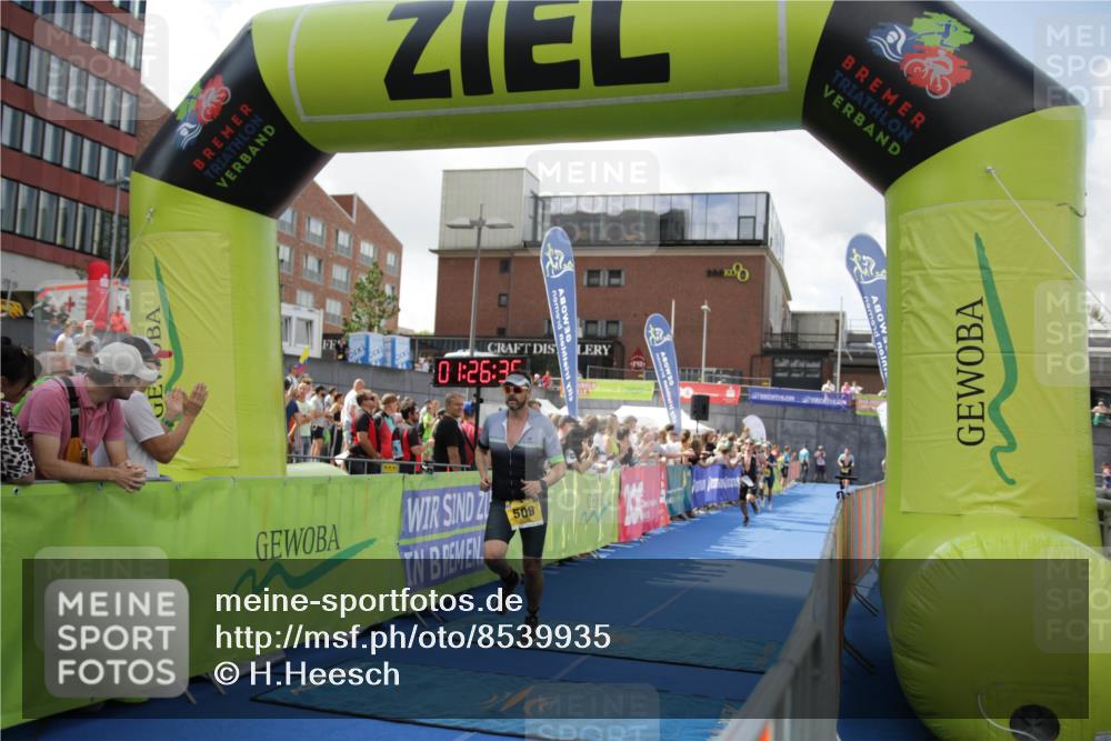 10.08.2025 - GEWOBA Citytriathlon Bremen H.Heesch http://msf.ph/oto/8539935 10.08.2025 11:30:12 Ziel 393, 508 meine-sportfotos.de