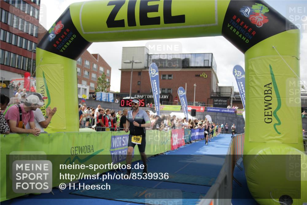 10.08.2025 - GEWOBA Citytriathlon Bremen H.Heesch http://msf.ph/oto/8539936 10.08.2025 11:30:12 Ziel 393, 508 meine-sportfotos.de