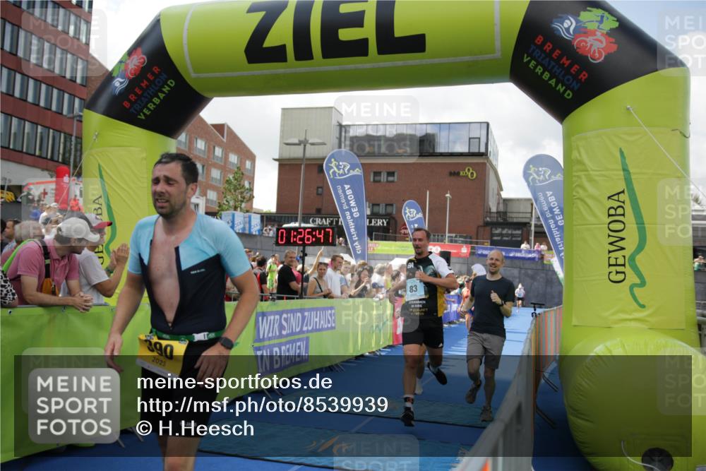 10.08.2025 - GEWOBA Citytriathlon Bremen H.Heesch http://msf.ph/oto/8539939 10.08.2025 11:30:24 Ziel 83, 377, 390, 479, 508 meine-sportfotos.de