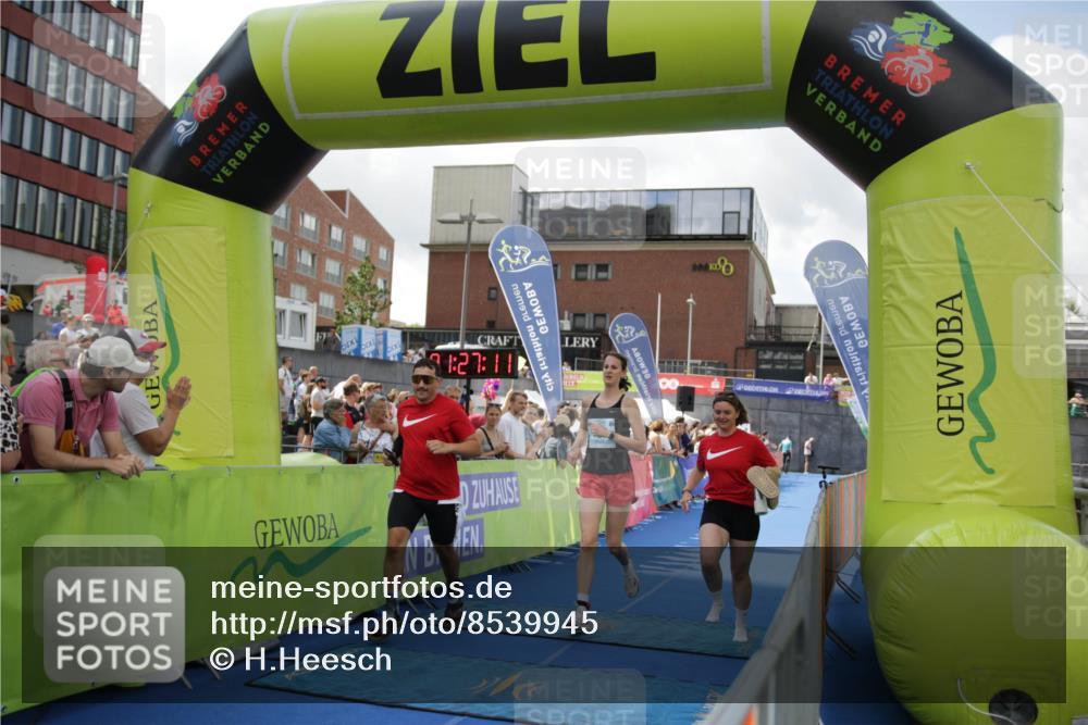 10.08.2025 - GEWOBA Citytriathlon Bremen H.Heesch http://msf.ph/oto/8539945 10.08.2025 11:30:47 Ziel 97, 163, 371, 408 meine-sportfotos.de