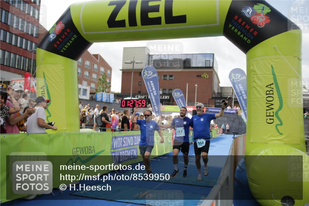 10.08.2025 - GEWOBA Citytriathlon Bremen H.Heesch http://msf.ph/oto/8539950 10.08.2025 11:31:36 Ziel 117, 378, 394, 483 meine-sportfotos.de
