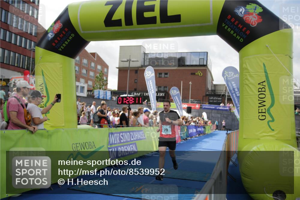 10.08.2025 - GEWOBA Citytriathlon Bremen H.Heesch http://msf.ph/oto/8539952 10.08.2025 11:31:48 Ziel 79, 117, 394 meine-sportfotos.de