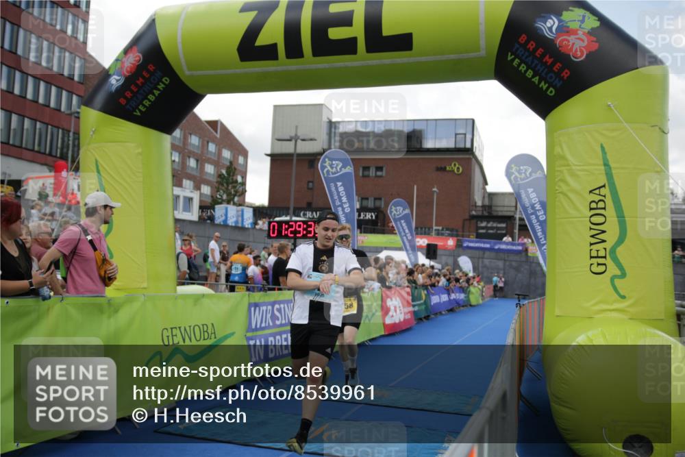 10.08.2025 - GEWOBA Citytriathlon Bremen H.Heesch http://msf.ph/oto/8539961 10.08.2025 11:33:10 Ziel 1, 123, 358, 421 meine-sportfotos.de