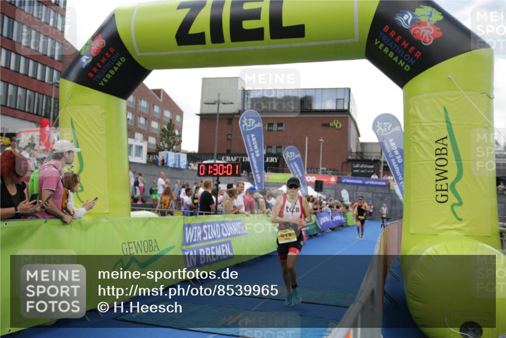 10.08.2025 - GEWOBA Citytriathlon Bremen H.Heesch http://msf.ph/oto/8539965 10.08.2025 11:33:39 Ziel 491, 512 meine-sportfotos.de
