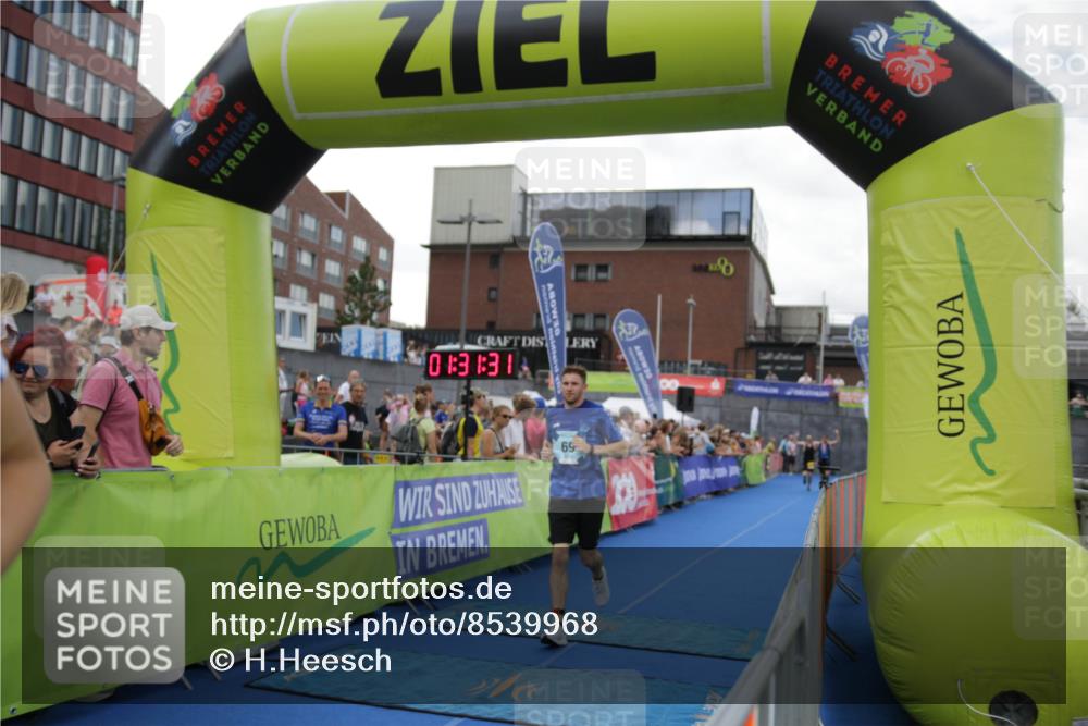 10.08.2025 - GEWOBA Citytriathlon Bremen H.Heesch http://msf.ph/oto/8539968 10.08.2025 11:35:08 Ziel 33, 69 meine-sportfotos.de