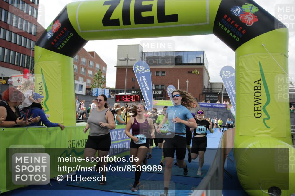 10.08.2025 - GEWOBA Citytriathlon Bremen H.Heesch http://msf.ph/oto/8539969 10.08.2025 11:35:45 Ziel 115, 247 meine-sportfotos.de