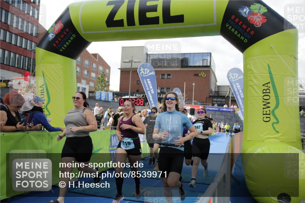 10.08.2025 - GEWOBA Citytriathlon Bremen H.Heesch http://msf.ph/oto/8539971 10.08.2025 11:35:45 Ziel 115, 247 meine-sportfotos.de