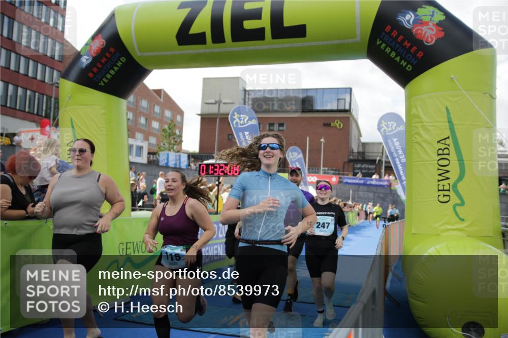 10.08.2025 - GEWOBA Citytriathlon Bremen H.Heesch http://msf.ph/oto/8539973 10.08.2025 11:35:45 Ziel 115, 247 meine-sportfotos.de
