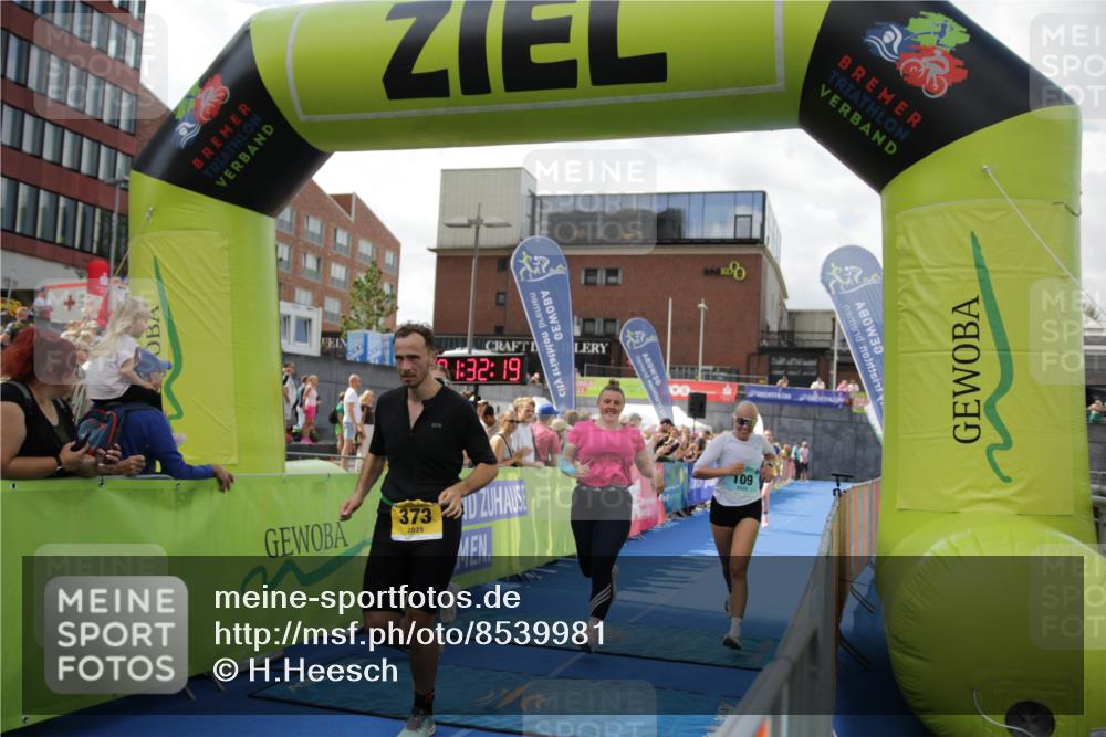 10.08.2025 - GEWOBA Citytriathlon Bremen H.Heesch http://msf.ph/oto/8539981 10.08.2025 11:35:55 Ziel 115, 125, 207, 247, 382 meine-sportfotos.de