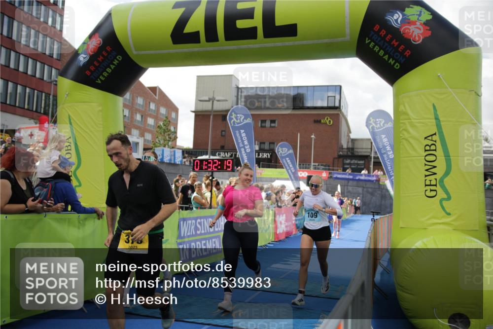 10.08.2025 - GEWOBA Citytriathlon Bremen H.Heesch http://msf.ph/oto/8539983 10.08.2025 11:35:56 Ziel 109, 115, 125, 207, 247, 373, 382 meine-sportfotos.de