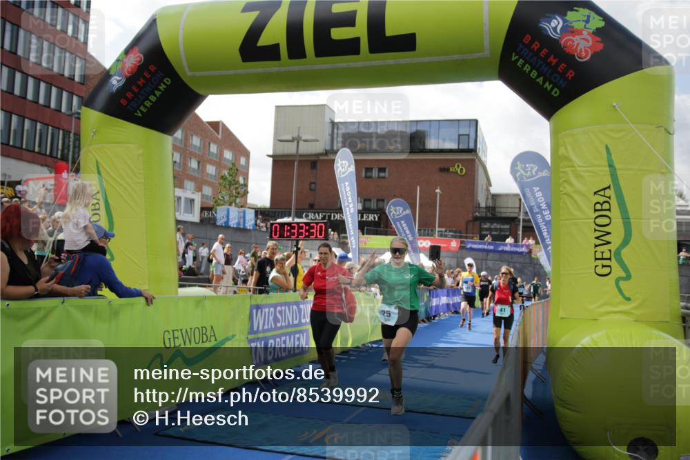10.08.2025 - GEWOBA Citytriathlon Bremen H.Heesch http://msf.ph/oto/8539992 10.08.2025 11:37:07 Ziel 41, 461, 504 meine-sportfotos.de