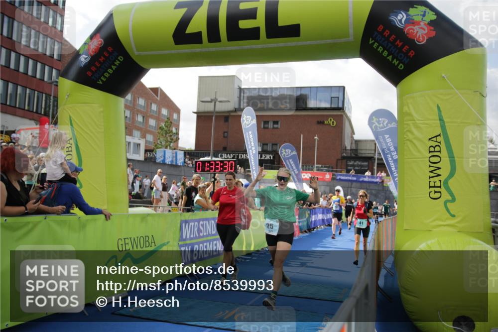 10.08.2025 - GEWOBA Citytriathlon Bremen H.Heesch http://msf.ph/oto/8539993 10.08.2025 11:37:07 Ziel 41, 461, 504 meine-sportfotos.de
