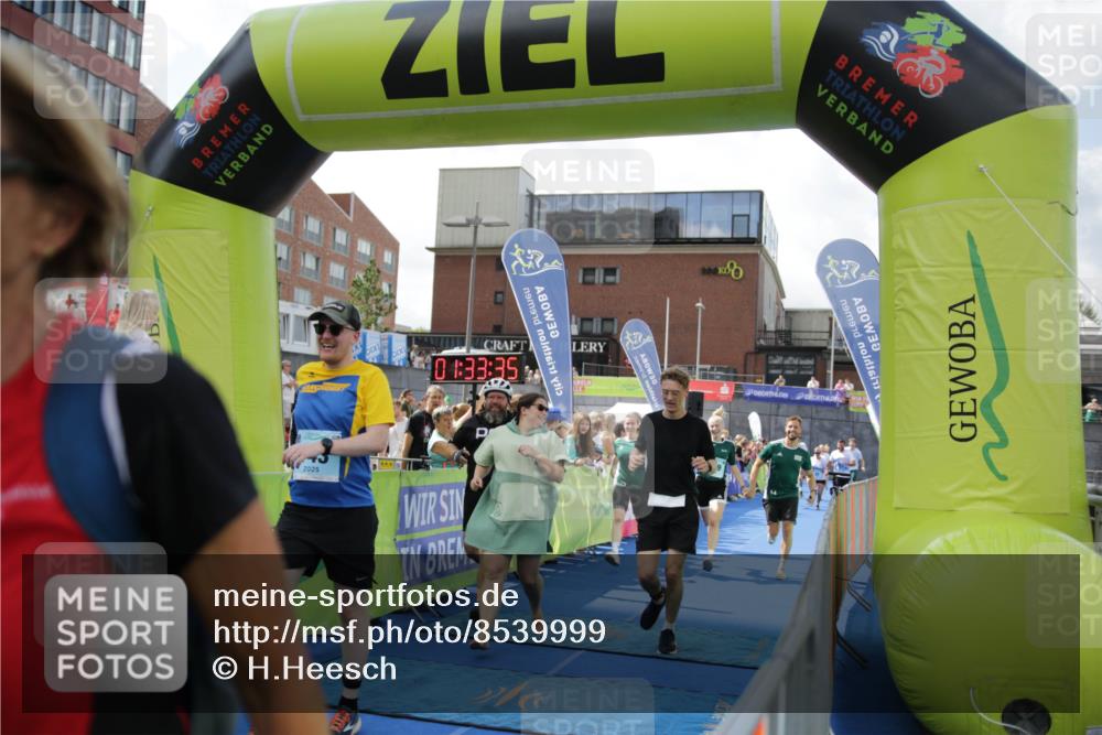 10.08.2025 - GEWOBA Citytriathlon Bremen H.Heesch http://msf.ph/oto/8539999 10.08.2025 11:37:11 Ziel 25, 41, 143, 461, 504 meine-sportfotos.de