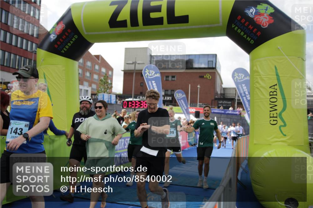 10.08.2025 - GEWOBA Citytriathlon Bremen H.Heesch http://msf.ph/oto/8540002 10.08.2025 11:37:12 Ziel 25, 41, 143, 209, 461 meine-sportfotos.de