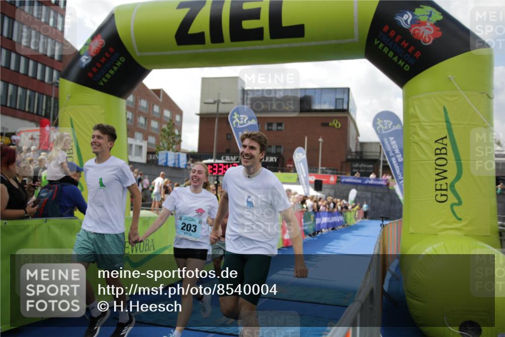10.08.2025 - GEWOBA Citytriathlon Bremen H.Heesch http://msf.ph/oto/8540004 10.08.2025 11:37:19 Ziel 25, 29, 41, 143, 173, 203, 209, 461, 513 meine-sportfotos.de